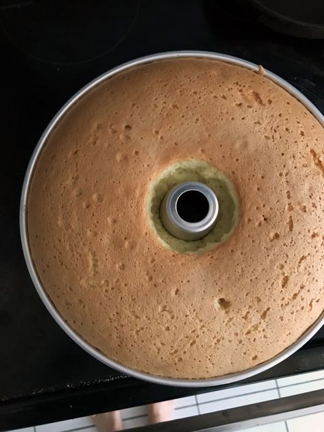 Mom's Sponge Cake Cake In Pan, Angel Food Cakes, Cake Sponge, Good Cakes, Cheap Clean Eating, Sponge Cakes, Sponge Cake Recipes, Paper Wrap, Bake A Cake