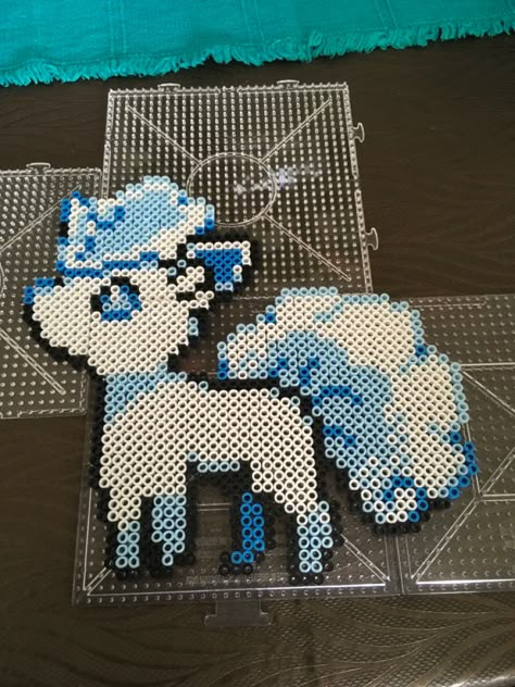 Evee Evolution Perler Beads, Pokémon Perler Beads, Perler Bead Pokemon, Perler Beads Pokemon, Pokemon Perler Bead Patterns, Perler Bead Pokemon Patterns, Pokémon Perler, Perler Bead Mario, Alolan Vulpix