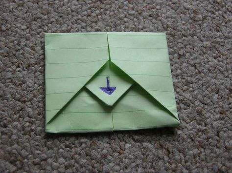 Turn Your Letter into it`s own Envelope. Fold Paper Into Envelope, Origami Envelope Tutorial, Origami Letters, Super Easy Origami, Envelope Origami, Origami Letter, Paper Kawaii, Envelope Tutorial, Letter Folding