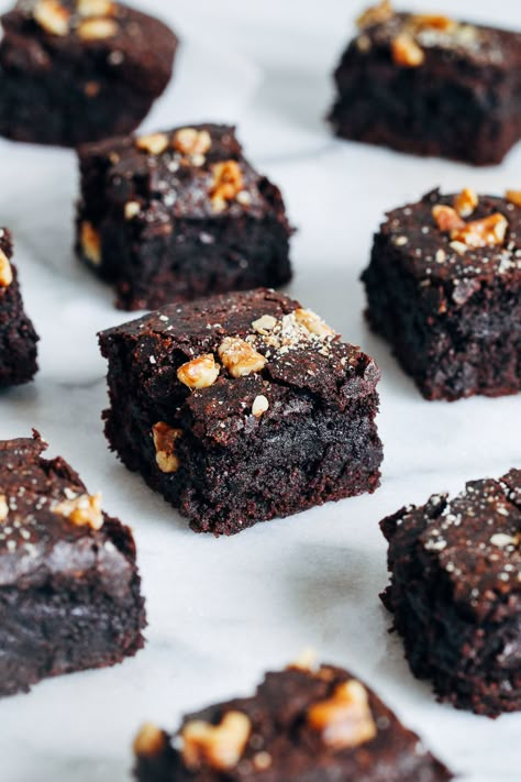 Ella's Fudgy Brownies - Making Thyme for Health Deliciously Ella Recipes, Brownies Decorados, Ella Vegan, Brownie Vegan, Desert Inspo, Peanut Butter Candy, Deliciously Ella, Vegan Brownies, Vegan Brownie