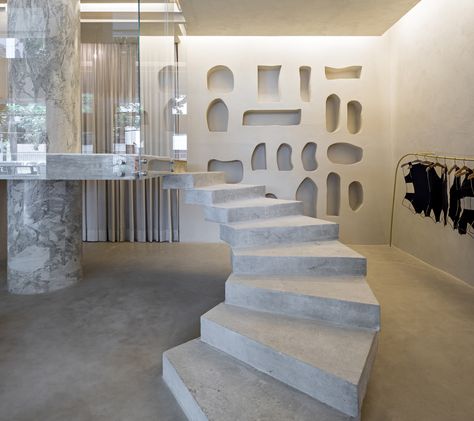 Stone Living Room, Master Thesis, Retail Store Interior, Concrete Stairs, Big Design, Level Homes, Design Del Prodotto, Store Interior, London Design