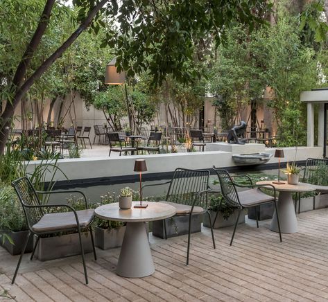 Gallery of Natu Restaurant | PEDRALI | Media - 5 Outdoor Seating Cafe, Restaurants Outdoor Seating, Dining Area Design, Modern Restaurant Design, Roof Garden Design, Terrace Furniture, Outdoor Restaurant Design, Restaurant Exterior, Cafe Seating