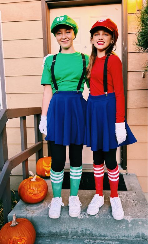 Girls Mario And Luigi Costumes, Mario Costume Women, Luigi Cosplay, Mario And Luigi Halloween, Luigi Halloween Costume, Mario Halloween Costumes, Purim Ideas, Pair Costumes, Princess Peach Costume