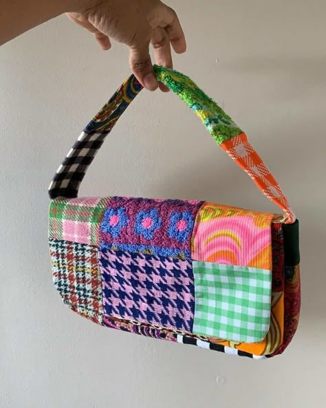 Cult Handbags Without The Luxury Price Tag Sac Diy, Aesthetic Bags, Patchwork Bags, Pretty Bags, Coach Bag, Cute Bags, Diy Bag, Upcycle Clothes, Vintage Bags