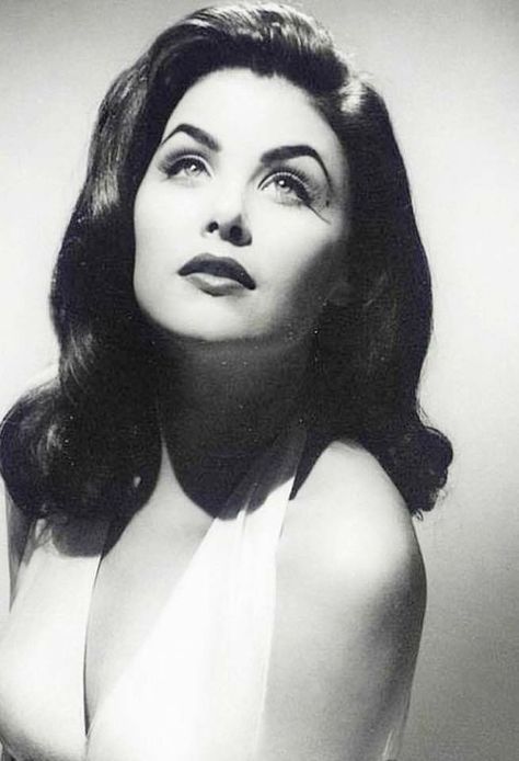 Audrey Horne, Sherilyn Fenn, Vintage Hollywood Glamour, Dynamic Poses, Irina Shayk, Hollywood Glam, Vintage Portraits, Twin Peaks, Natalie Portman