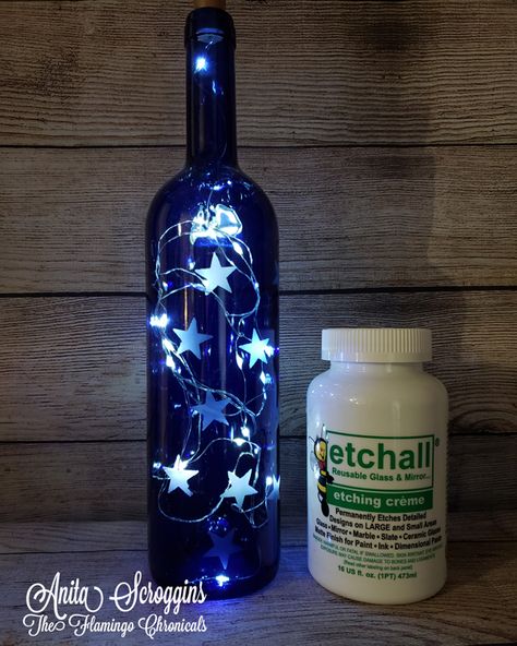 Starry Night Etched Centerpiece Bottle | The Flamingo Chronicals: Starry Night Etched Centerpiece Bottle Blue Wine Bottle Crafts Diy, Diy Christmas Wine Bottles, Blue Wine Bottle Crafts, Etched Wine Bottles, Outdoor Centerpieces, Bottle Etching, Lighted Bottles, Glass Etching Diy, Reuse Wine Bottles