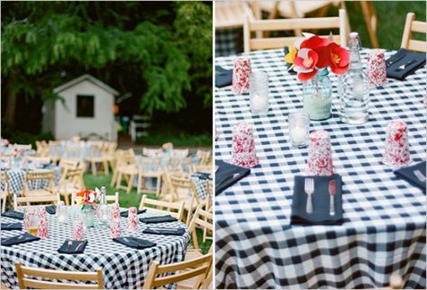 Black And White Picnic, Bbq Setup, Bbq Cake, Checkered Table, Bbq Bar, Backyard Bbq Party, Hot Dog Bar, Sunflower Centerpieces, Gingham Tablecloth