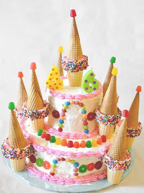 This Candy Castle Cake would be great as a Candyland Cake or a Princess Castle Cake for a birthday party! Castle Birthday Cakes, Candyland Cake, Princess Castle Cake, Candy Castle, Cupcake Tutorial, Decorações Com Comidas, Castle Cake, Candyland Birthday, A Birthday Cake