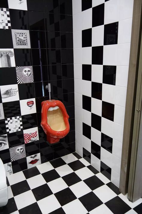 Punk Rock Bathroom, Organizing A Small Bedroom, Trippy Bathroom, Club Bathroom, Refurbishing Furniture, Space Saving Hacks, Retro Interior Design, Saving Hacks, Inside Decor