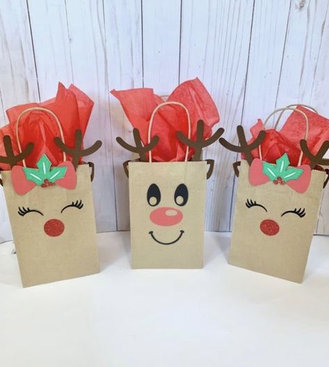 Christmas Favor Bags, Christmas Goodie Bags, Christmas Treat Bags, Christmas Gift Packaging, Christmas Favors, Christmas Party Favors, Christmas Gift Bags, Christmas Crafts For Kids, Christmas Gift Wrapping