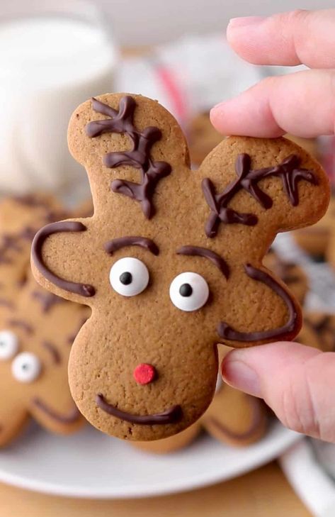 Reindeer Gingerbread Cookies Upside Down Gingerbread Reindeer, Reindeer Cutout Cookies, How To Decorate A Gingerbread Man, Gingerbread Reindeer Cookies, Gingerbread People Cookies, Gingerbread Ideas Creative, Reindeer Christmas Cookies, Gingerbread Man Cookies Decorated, Christmas Cookies Reindeer