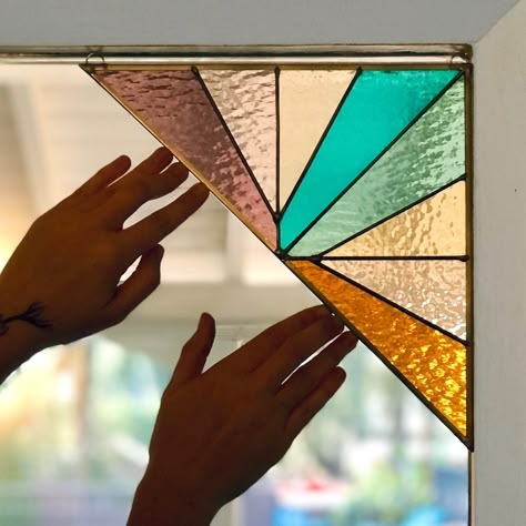 Stained Glass Corner, Stained Glass Pieces, Modern Stained Glass, Corner Window, Stained Glass Diy, Stained Glass Crafts, Stained Glass Designs, Stained Glass Projects, Glass Pieces