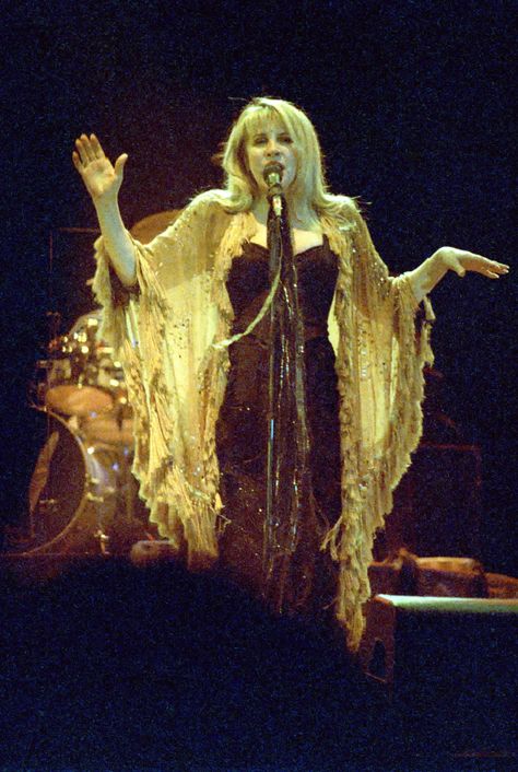 19 Dreamy Vintage Pictures of Stevie Nicks That Prove She’s Forever Been a Free Spirit | Vogue Stevie Nick, Stevie Nicks Concert, Stevie Nicks Style, Stephanie Lynn, Ancient Queen, Lindsey Buckingham, Stevie Nicks Fleetwood Mac, Daisy Jones, Wild Heart