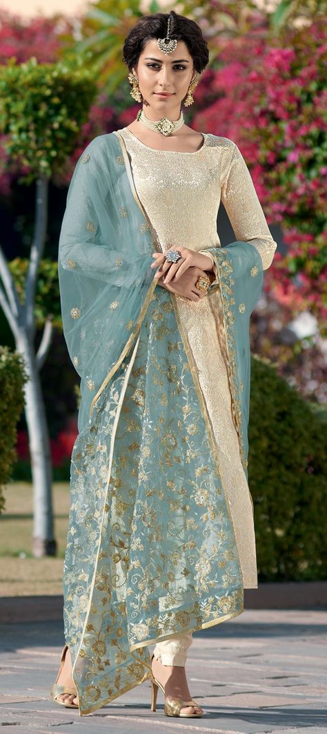 Salwar Kameez - The Best choice for Girls - Indianweddingsarees - Sarees, Lehengas, Wedding Dresses, Choli Celana Fashion, Churidar Suits, Indian Designer Suits, Gaun Fashion, Salwar Kamiz, Pakistani Salwar Kameez, Pakistani Dress Design, Indian Designer Outfits, Designer Dresses Indian