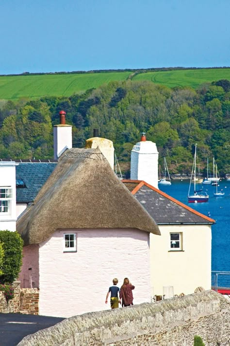 St Mawes Cornwall, Living In Cornwall, Cornwall Style, British Villages, Cornwall Travel, Houses Beautiful, Things To Do In Cornwall, Devon Cornwall, Falmouth University