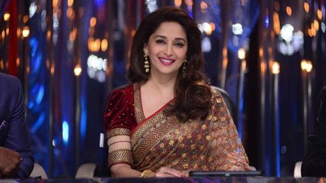 Madhuri Dixit looking beautiful in a maroon velvet blouse with puffed sleeves and a saree of beige net. Maduri Dixit, Velvet Blouse Design, Latest Saree Blouse, Blue Blouse Designs, Boat Neck Blouse Design, Cotton Saree Blouse Designs, Blouse Indian, Velvet Blouse, Party Sarees