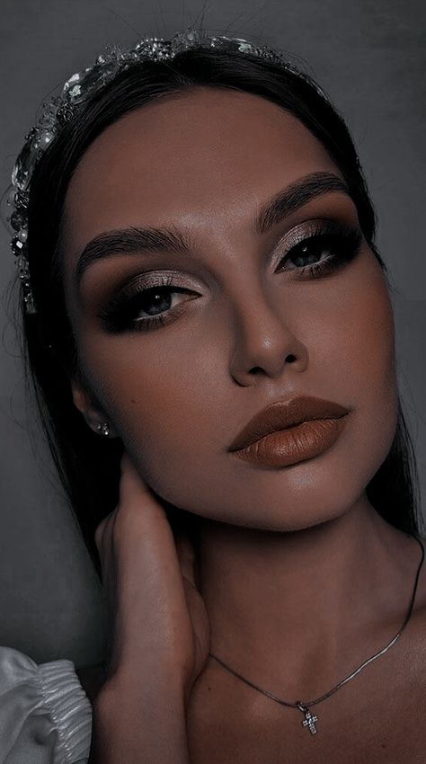 Alt Bride Makeup, Wedding Makeup Alternative, Alt Bridal Makeup, Gothic Wedding Makeup Brides, Dark Wedding Makeup Brides, Moody Makeup Looks, Goth Bride Makeup, Alt Wedding Makeup, Gothic Bridal Makeup