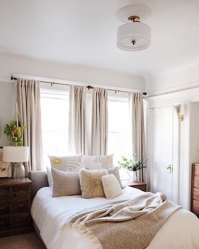 Rise and shine! We're heading over to a client's place in SoMa to get started on Day 1 Install but honestly, I keep looking through #grdpowell photos. I'm loving this cozy, bright, small space. #designedbygrd #ginarachelledesign Bedroom Ideas Bed Against Wall, Bedroom Ideas For Couples Boho, Bed Against Window, Bedroom Ideas Bed, Bed Against Wall, Gender Neutral Bedrooms, Neutral Bedroom Decor, Small Bedroom Ideas, House Bedrooms