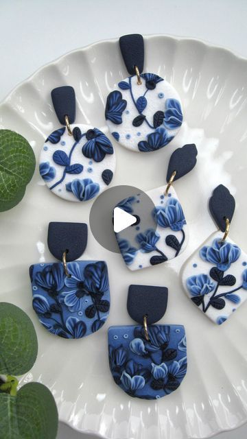 studiozero39 on Instagram: "Make a simple petal cane with me…great for adding a bit more depth to your polymer clay creations 😄🌸  #polymerclayreels #polymerclaycanetutorial #polymerclaycreations #polymerclayhowto #polymerclaytutorials #petalcane #polymerclaypetalcane #makewithme #blueflowers #bluepetals #makingclayflowers #polymerclaytipsandtricks #makewithfimo #easypolymerclaytutorial #polymerclayearrings #floralearrings #happycrafting #craftingforwellness #dowhatmakesyouhappy #mycreativesmallbiz #addictedtopolymerclay #studiozero39 #polymerclayminiflowers" Poly Clay Earrings, How To Make Polymer Clay Earrings, Polymer Clay Earrings Diy Tutorials, Simple Polymer Clay Earrings, Polymer Tutorial, Easy Polymer Clay, Polymer Clay Cane Tutorial, Maker Ideas, Furniture Upcycle