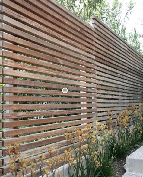 Garden Slatted Fence, Fence Around Pool, Modern Wood Fence, Pool Fences, Wood Lattice, Wood Privacy Fence, Wood Fence Design, House Exterior Paint, Small Fence