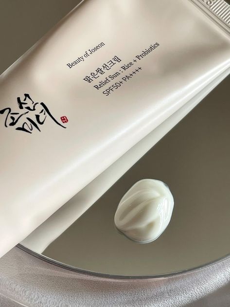 Beauty of Joseon Relief Sun: Rice + Probiotics Sunscreen Review Beauty Of Joseon Sunscreen, Joseon Sunscreen, Korean Sunscreen, Organic Sunscreen, Beauty Of Joseon, Chemical Sunscreen, Perfect Skin Care Routine, Winter Skin Care, Best Skincare Products