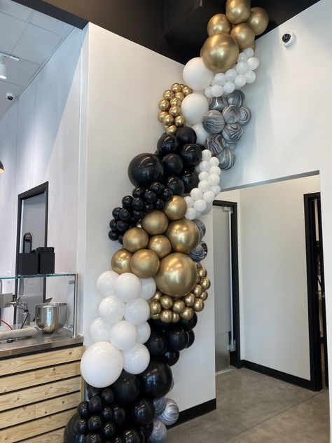 Balloon Pricing, Prom Balloons, Balloon Store, Balloon Inspiration, Columns Decor, Birthday Decoration Ideas, Garland Balloon, Interior Makeover, 80 Birthday