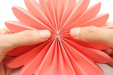 Accordion Paper Flowers | Kids' Crafts | Fun Craft Ideas | FirstPalette.com Fan Flowers Diy, Fan Folding Paper Craft, Folded Paper Flowers, Paper Flowers For Kids, Diy Paper Bag, Fun Craft Ideas, Daycare Room, Flowers Craft, Easy Paper Flowers