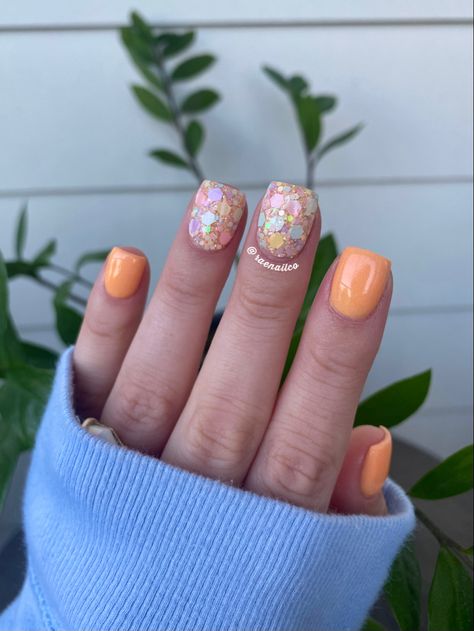 Spring nail inspo and tutorial using a matte rainbow pastel glitter dip and pastel orange. Pastel Orange Nails, Orange Glitter Nails, Nails With Sparkles, Pastel Orange, Rainbow Pastel, Nail Art Inspo, Orange Glitter, Glitter Dipped, Dip Powder Nails