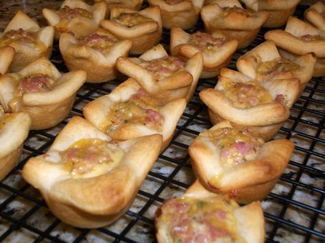 Ham Puffs, Cheese Cups, Football Party Foods, Cheesy Ham, Pampered Chef Recipes, The Pampered Chef, Puff Recipe, Cheese Puffs, Quick Breakfast Recipes