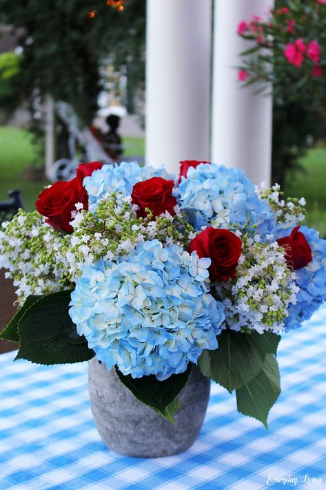 Tablescape Tuesday: A Patriotic Patio July Flowers, Tablescape Inspiration, Decor Ikea, Fourth Of July Decor, July Wedding, 4th Of July Celebration, 4th Of July Decorations, Patriotic Holidays, 4th Of July Party