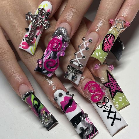 #y2knails #nailart #nailtech #y2k #nail2inspire #nailsart #junknails #naildesign #summernails #fashion #style #summervibes #inspo Bratz Nails Acrylic, 2010 Nails, Detailed Nail Designs, Monster High Nails, Bratz Rock Angelz, Extra Nails, Camo Nails, Uk Nails, Junk Nails