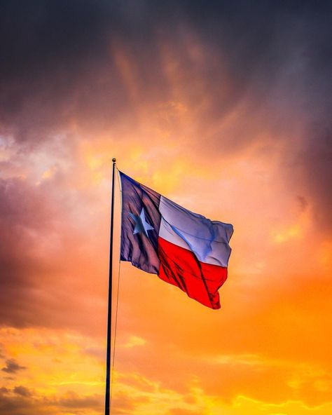 Raymond Cruz on Instagram: “Texas made . Galveston born, Alvin raised. Where y’all from in the Lone Star State? . . . . . #igtexas #texas #texastodo #tmwanders…” Texas Screensaver, Texas Wallpaper, Raymond Cruz, Sunset Landscape Photography, Texas Sunset, City Life Photography, Texas Life, Texas Bluebonnets, Texas Photography