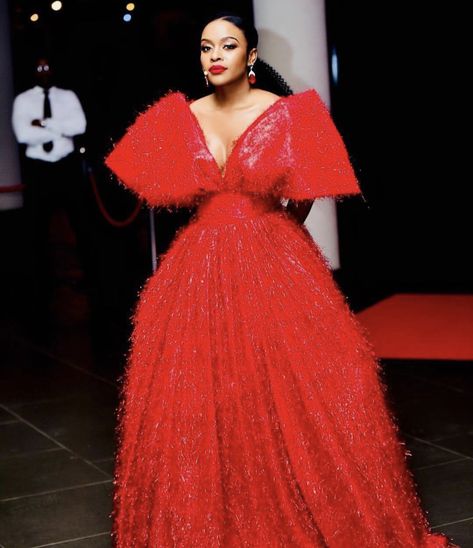 10 Times SA Actress Nomzamo Mbatha Ruled The Red Carpet In 2018 Nomzamo Mbatha, Black Tie Event Dresses, Classy Hairstyles, World Aids Day, Aids Day, Graduation Outfit, Black Tie Event, On The Red Carpet, African Attire