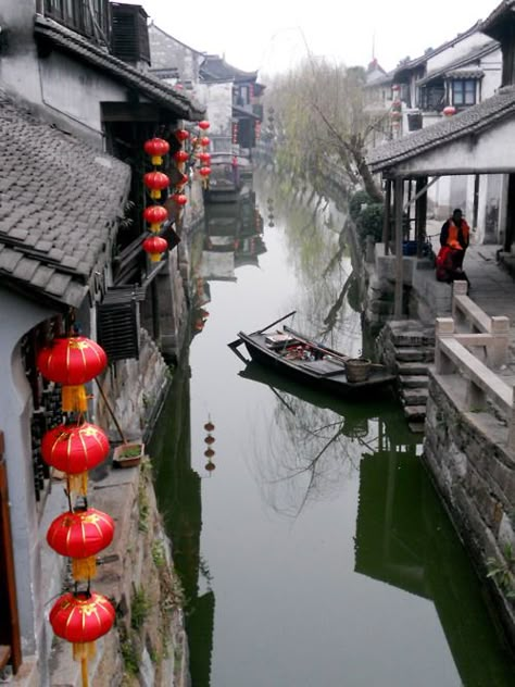 Hangzhou, China - The Grand Canal of China, the World's largest canal, was built between Beijing and Hangzhou in the 7th century.The city was renowned for the beauty of its West Lake. Red Lanterns, Hangzhou China, Into The West, Travel Album, Chinese Architecture, Foto Art, China Travel, West Lake, Jolie Photo