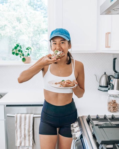 Healthy Food Photoshoot, Healthy Cooking Aesthetic, Healthy Food Photos, Health Photoshoot, Jules Acree, Woman Eating, Lunch Inspiration, Cooking Photos, Wellness Apps