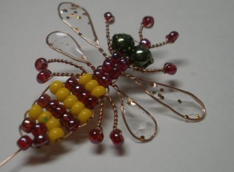 20 Bead Bugs You Can Make | Beaded Insects | Seed Beads | wire | how to make | Easy DIY Craft Tutorial Ideas Bead Bee, Bead Bugs, Beaded Bugs, Beaded Dragonfly, Seed Bead Crafts, Beaded Spiders, Diy Craft Tutorials, Bead Weaving Patterns, Seed Bead Tutorial