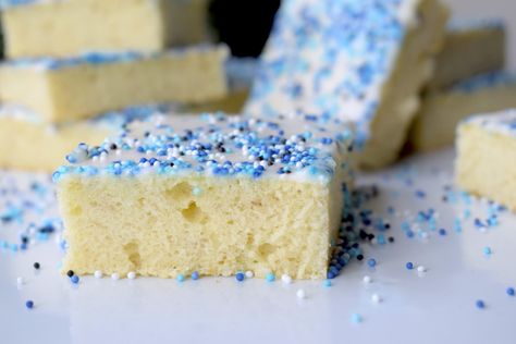 Wie ihr große und kleine Genießer glücklich macht, erfahrt ihr in diesem Rezept für saftigen Blechkuchen mit Banane, Buttermilch und bunten Streuseln Brownie Cheesecake, Cake Games, Spice Cupcakes, Wedding Dessert, Pumpkin Spice Cupcakes, Baking With Kids, Savoury Cake, Food Cakes, Fall Desserts