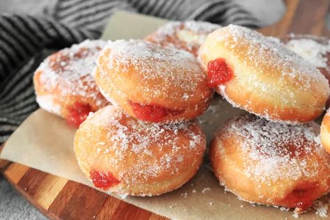 How to Make Paczki (Polish Donuts) Polish Donut, Cinnamon Apple Chips Baked, Polish Dishes, Cherry Cobbler Recipe, Poland Food, Donut Filling, Cinnamon Apple Chips, Mini Caramel Apples, Polish Desserts