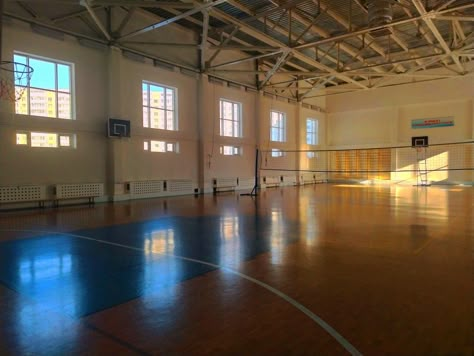 Basketball Court School, Gymnasium Aesthetic, School Gym Aesthetic, Twd Prison, Aesthetic Schools, 2000s Highschool, Basketball Court Aesthetic, School Basketball Court, 1990s School