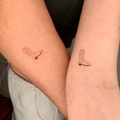 Blanket Tattoo, Doe Tattoo, Western Tattoo, La Tattoo, Fine Line Tattoo, Line Tattoo, Fine Line Tattoos, Small Tattoo, Line Tattoos