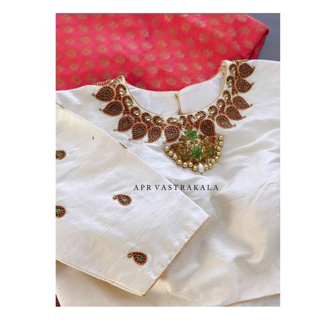 Maharani Necklace, Apr Vastrakala, Diwali Saree, White Blouse Designs, Jewel Neck Blouse, Green Blouse Designs, Handwork Blouse, Saree Kanchipuram, Blouse Works