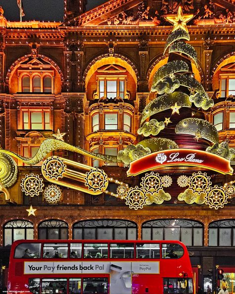 [10 photos] 🎀🎄 Best Christmas decorations in London part 1: 📍 Harrods @harrods 📍 Piccadilly arcade @piccadillysw1 📍 Churchill Arms @churchillarmsw8 📍 Cartier @cartier 📍 Carnaby Street @thisissoho 📍 Neill Strain Floral Couture @neillstrain 📍 Stork @storkmayfair 📍 Boodles @boodles 📍 Van Cleef & Arpels @vancleefarpels 📍 Ralph Lauren @ralphlauren ▶️ Follow @withinlondon ❤ Like | 👤 Tag friends | 💬 Comment 📷 Ina/WithinLondon 🌍 Visit 👉 www.withinlondon.com 👈 #christmastime #mayfair #christmasinlo... Best Christmas Decorations, Harrods Christmas, Floral Couture, Carnaby Street, Tag Friends, Fun Christmas Decorations, London Christmas, Van Cleef Arpels, Van Cleef