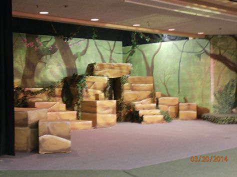 Jungle Book set (wooden boxes painted to resemble rocks and jungle) Jungle Book Stage Design, Madagascar Set Design, Madagascar Jr Set Design, Jungle Book Set Design, Jungle Book Theme, Book Room Decor, Jungle Book Costumes, Lion King Play, Jungle Theme Rooms