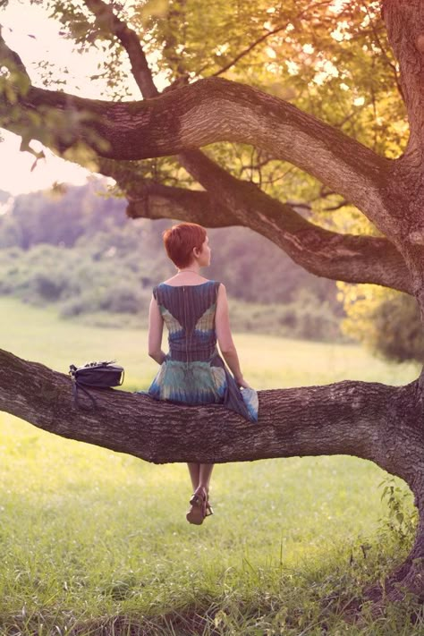 Woman Sitting Back View, Lorraine Hansberry, Horse Outfits, Tree Quotes, Have Inspiration, Senior Picture Ideas, Beautiful View, 인물 사진, Tree Branch