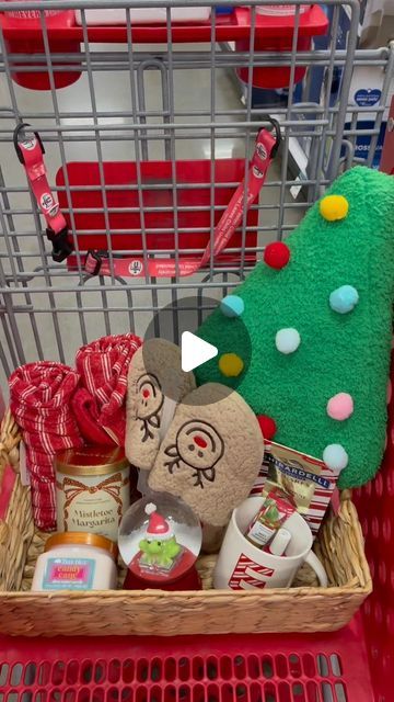 Diy Christmas Baskets, Christmas Car Decorations, Christmas Presents For Boys, Spooky Basket, Thanksgiving Planning, Easy Birthday Gifts, Christmas Gift Hampers, Target Christmas, Holiday Baskets