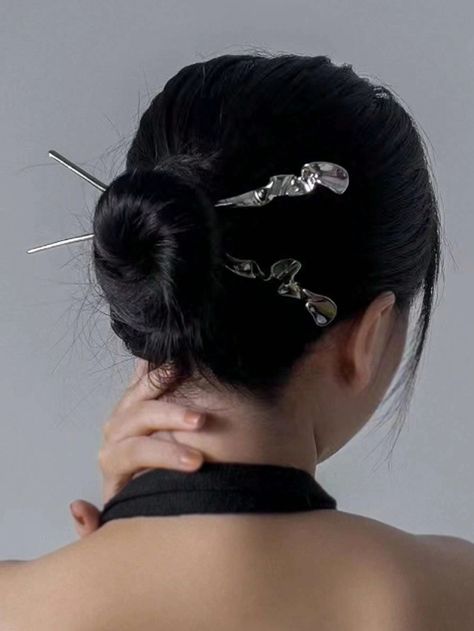 1pc New Chinese Style Minimalistic Hairpin Suitable For Girls Or Couples As Gift | SHEIN Chinese Style Hair, Chinese Hairpin, Chinese Hair Accessories, Good Traits, Chinese Hairstyle, Les Couples, New Chinese Style, New Chinese, Style Hair