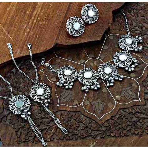 Oxidised Necklace, Oxidized Necklace, Kundan Choker, Indian Jewellery Design Earrings, Light Weight Jewelry, Flower Choker, Pearl Necklace Set, Cuff Jewelry, Choker Set