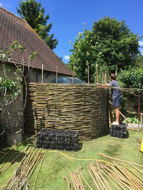 Wattle Fence, Willow Garden, Willow Weaving, Garden Fencing, Garden Structures, Garden Cottage, Rustic Gardens, Garden Fence, Lawn And Garden