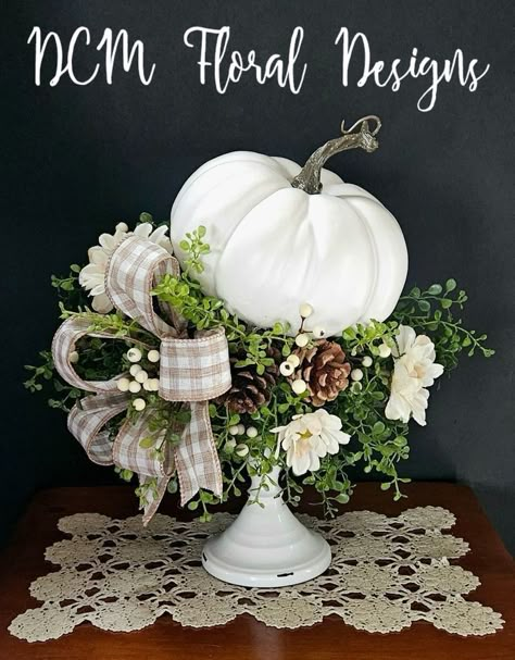 Halloween Swags, Fall Pumpkin Centerpieces, Cheap Halloween Decorations, Halloween Decoration Ideas, Fall Centerpieces, Fall Decor Wreaths, Fall Pumpkin Crafts, Fall Decor Diy Crafts, Fall Decor Dollar Tree