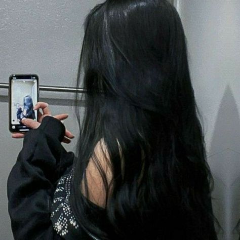 Black Hair Aesthetic, Black Hair Extensions, Girls With Black Hair, Discord Pfp, Mia 3, Long Black Hair, Hair Inspiration Color, Hair Inspo Color, Aesthetic Hair